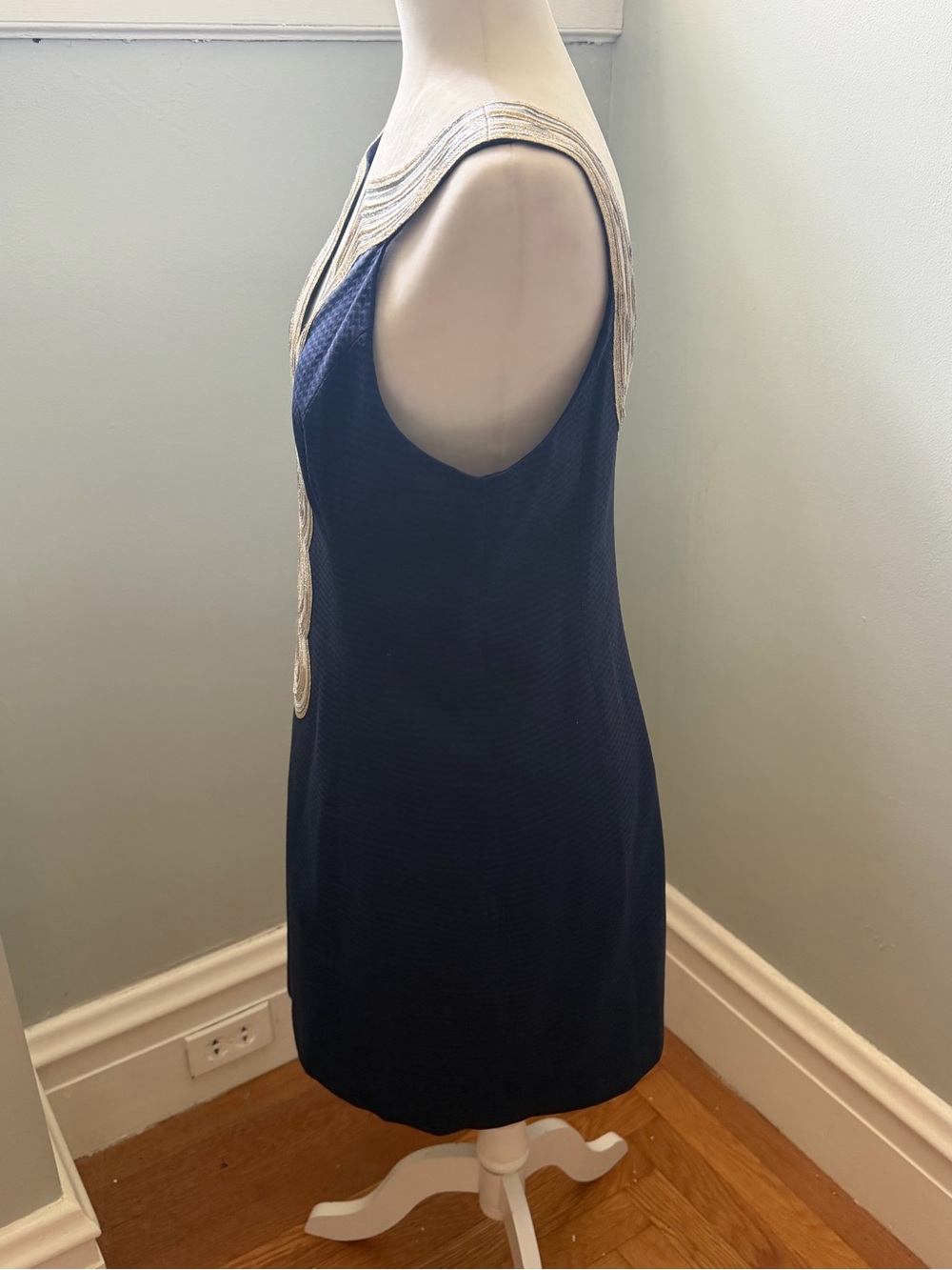 Lilly Pulitzer Navy Embellished Shift Dress Size 8 Gold Metallic Trim Cotton - Picture 3 of 10